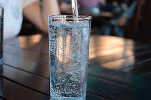 minum air kosong adalah cara meningkatkan metabolisme