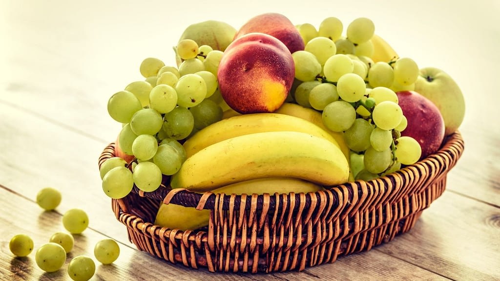 diet kalori rendah dengan makan buah untuk makan malam